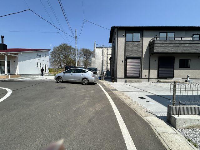 新築　前橋市総社町総社5期　Blooming　Garden　１号棟の前面道路含む現地写真|現地写真　西側接道幅員約6ｍ
