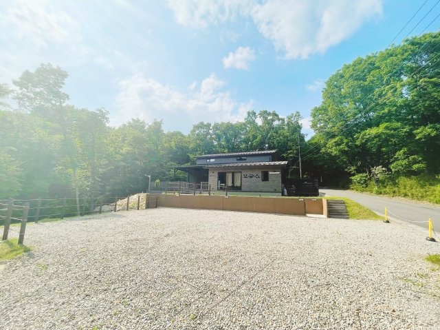 店舗スペースあり！那須郡那須町注文住宅の前面道路含む現地写真