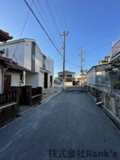 明石市東朝霧丘の前面道路含む現地写真|前面道路は約4.5ｍ。