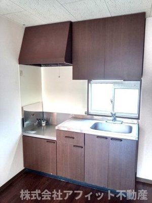 【キッチン】 | パルティール春日 | 吊戸棚付き