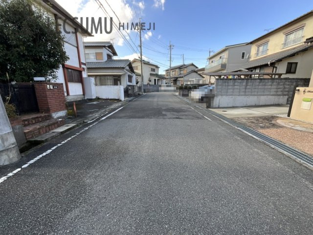 姫路市香寺町香呂/売土地の前面道路含む現地写真