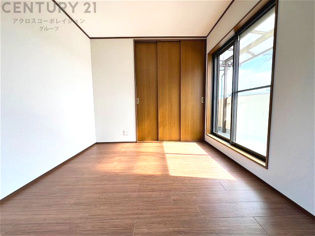 リラックスできるプライベート空間で、快適な睡眠をサポート。個人の好みに合わせたインテリアや寝具で心地良さを追求。プライベートな時間を過ごし、リフレッシュする場所におすすめです。