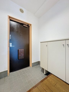 【玄関】 | ドミールヤマノウチＢ | 別部屋写真