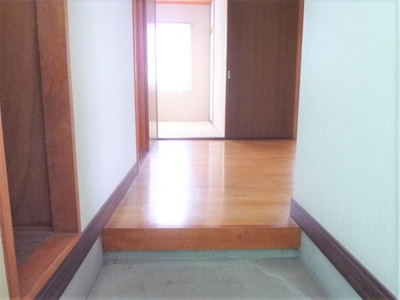 【玄関】 | グリーンハイツ国分 | 収納もある玄関です