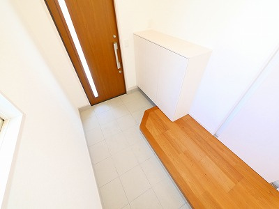 中町戸建の玄関