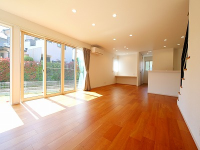 中町戸建の居間・リビング