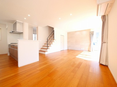 中町戸建の居間・リビング