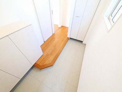 中町戸建の玄関