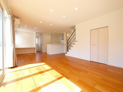 中町戸建の居間・リビング