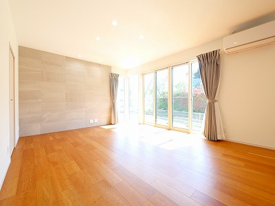 中町戸建の居間・リビング