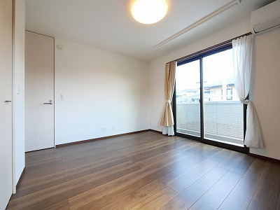 中町戸建の洋室