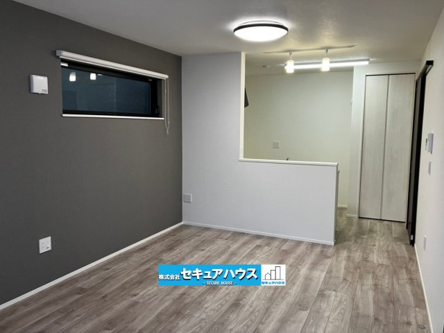 【今からご案内可能】豊明市栄町南舘Ⅱ 全2棟 A棟 の居間・リビング|■キッチンスペース
LDKが見える対面キッチンのため子供の様子を見ながら料理することができます。
