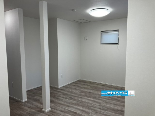 【今からご案内可能】豊明市栄町南舘Ⅱ 全2棟 A棟 の洋室|家族一人ひとりのプライベートな空間。趣味に合わせて使って頂けるようシンプルに仕上げてあります。暮らし心地を大きく左右する収納を、適材適所に配置し使い勝手を考慮しました。