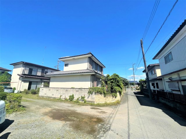 栃木市沼和田町　中古住宅の前面道路含む現地写真
