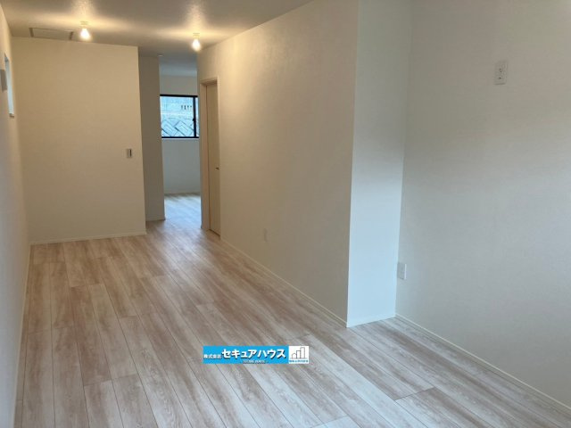 【今からご案内可能】豊明市栄町南舘Ⅱ 全2棟 B棟の洋室|■2階洋室
大きな一部屋でも、仕切って二部屋でも、ライフステージに合わせて変化させられる2階居室