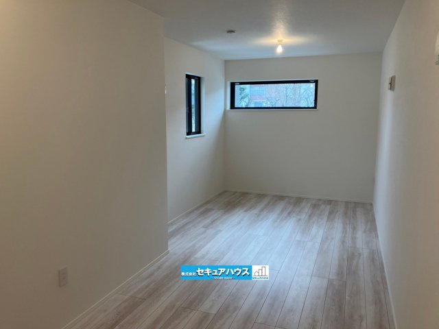 【今からご案内可能】豊明市栄町南舘Ⅱ 全2棟 B棟（月々70,000円台～）の洋室|■2階洋室
大きな一部屋でも、仕切って二部屋でも、ライフステージに合わせて変化させられる2階居室
