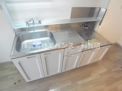 【キッチン】 | コーポフリーダム | コンパクトなキッチンで掃除もラクラク