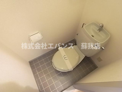 【トイレ】 | コーポフリーダム | 清潔感のあるトイレです