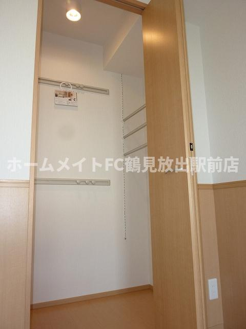 東大阪市稲田本町１丁目のハイツの収納