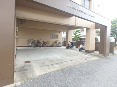 【駐車場】 | ルプリーズ西宮北口 | 駐車場です。