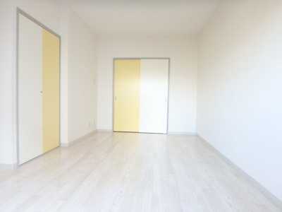 【寝室】 | ルプリーズ西宮北口 | 落ち着いた色調の寝室です