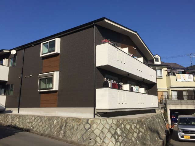 ノイシュヴァン朝霧山手（旧GLAハート朝霧山手）
