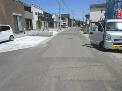 【前面道路含む現地写真】 | 鴻巣市筑波　新築住宅