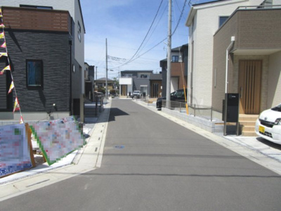 【前面道路含む現地写真】 | 鴻巣市筑波　新築住宅