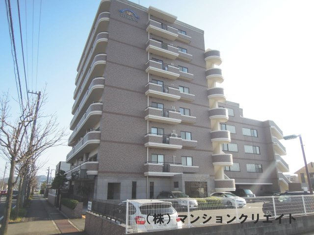 ビブレ板垣の外観|タイル張りの綺麗な外観