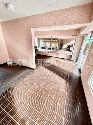 テラジハイツ2号館のエントランス