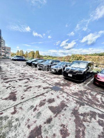テラジハイツ2号館の駐車場