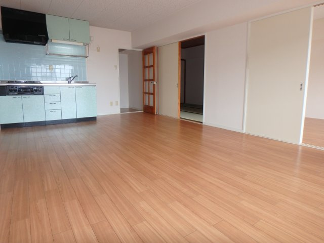 半田第３ロイヤルマンションの居間・リビング|別部屋同間取りのお写真となります。参考にご覧くださいませ。
