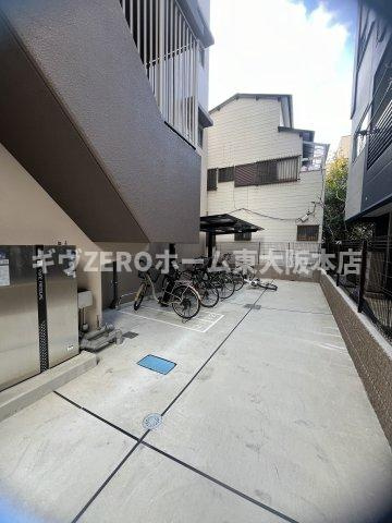 PARK HILLS今里 Rayの駐車場