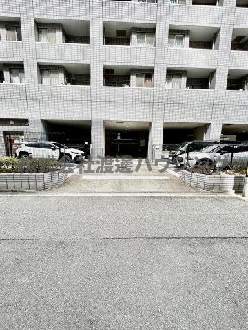 ノルデンハイム江坂の駐車場