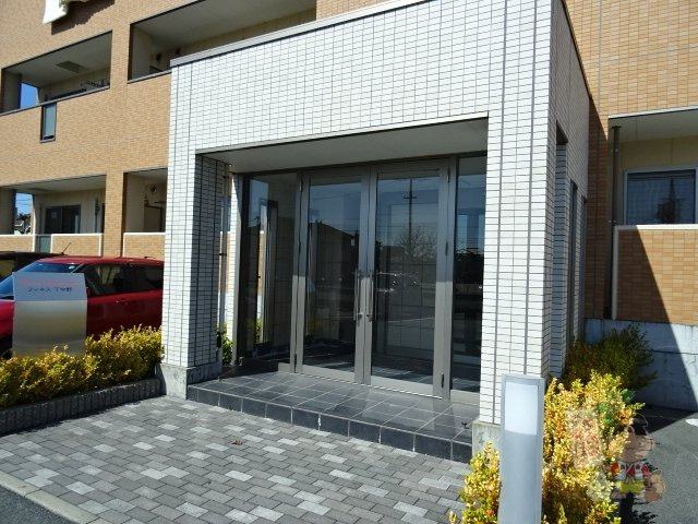 フィネス下中野のエントランス