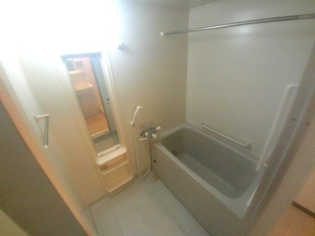 プラザハイツ二ツ屋A棟の浴室