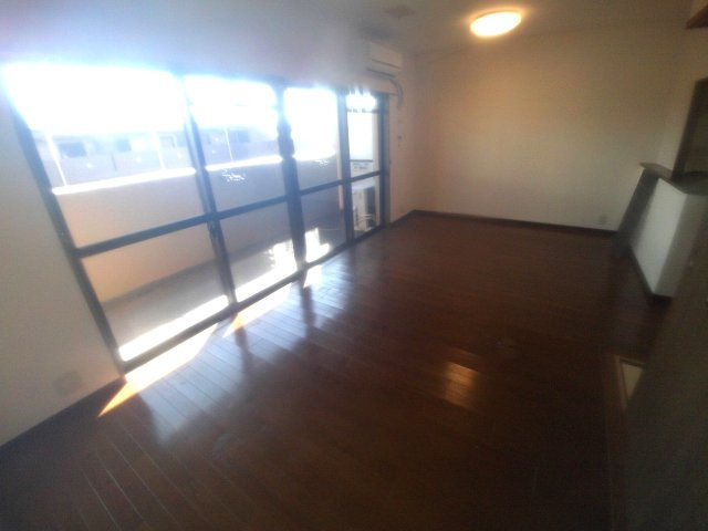 プラザハイツ二ツ屋A棟の居間・リビング