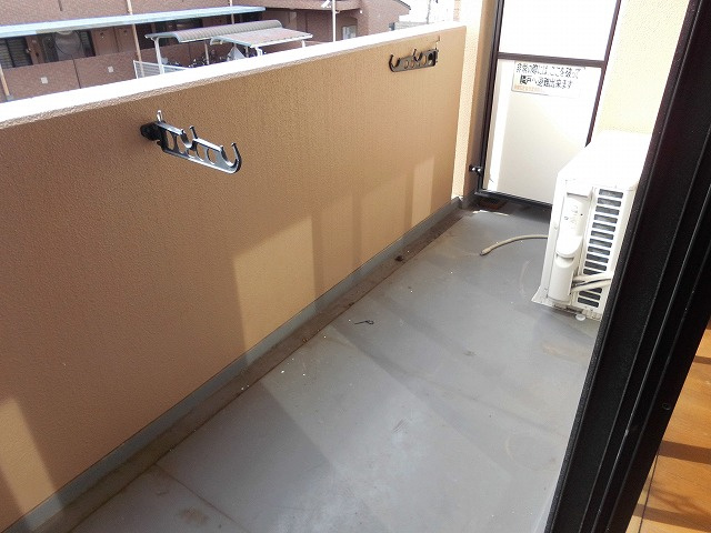 プラザハイツ二ツ屋A棟のバルコニー