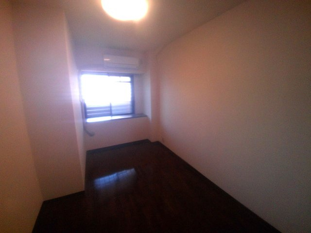 プラザハイツ二ツ屋A棟の洋室