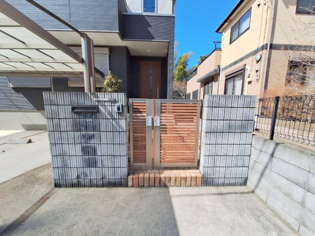 鎌ヶ谷市東中沢3丁目戸建てのエントランス