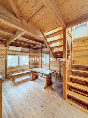 【居間・リビング】 | 木造りの家　1号棟