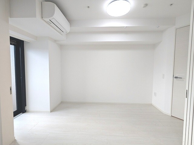 ルジュール神田須田町の設備|リビングと洋室にエアコンと照明付きです