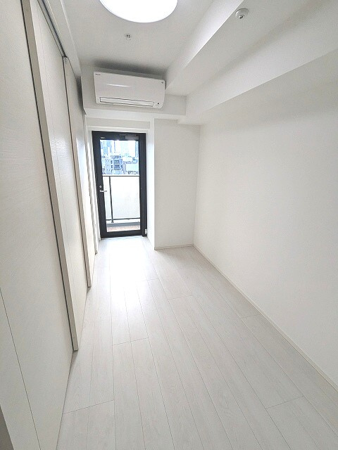 ルジュール神田須田町の設備|リビングと洋室にエアコンと照明付きです