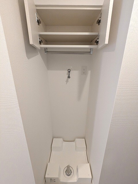 ルジュール神田須田町の設備|お手入れし易い様に排水口を手前中央に配置し、足高の防水パンです