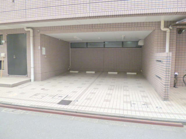 パークアヴェニュー新宿西の駐車場|☆駐車場完備☆