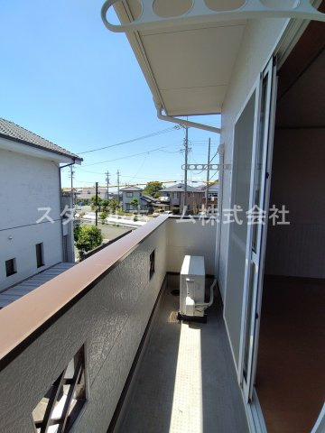 メゾンKのバルコニー|外からの目が気にならないバルコニーで洗濯物が干せます