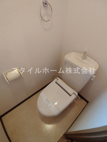 メゾンKのトイレ|ゆったりとした空間のトイレです