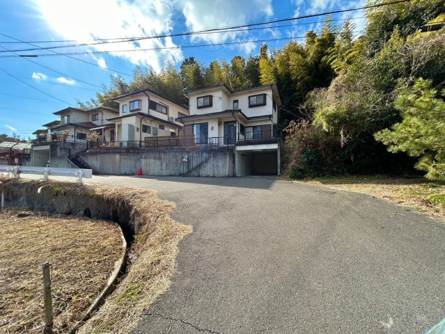 野洲市大篠原　中古戸建ての前面道路含む現地写真