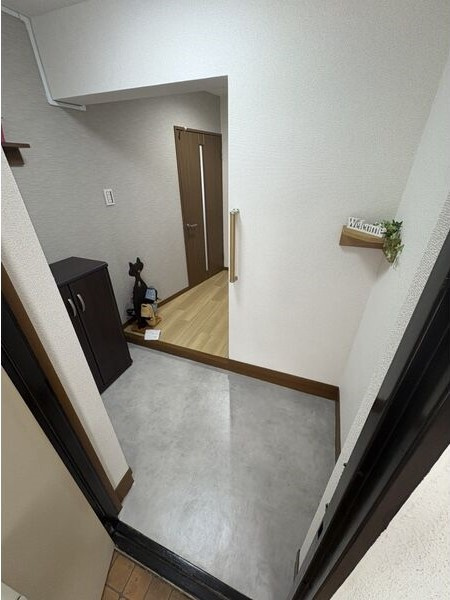 第２栄和ビルの玄関