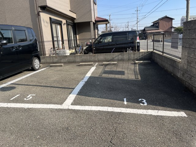 構壱番館Ｃ棟の駐車場